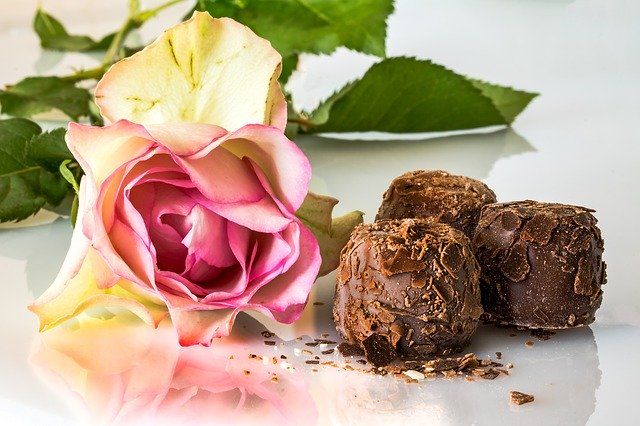 Découvrez les pralines : Un voyage sucré à travers l'histoire et les types de pralines.